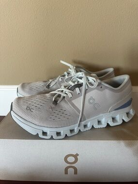 On Cloud X 4 Running Neutral Light Gray Mesh Trainers